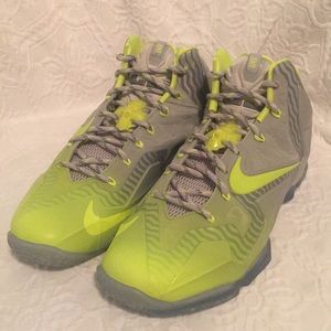 Nike Lebron James XI Basketball shoes Size 9.5 men